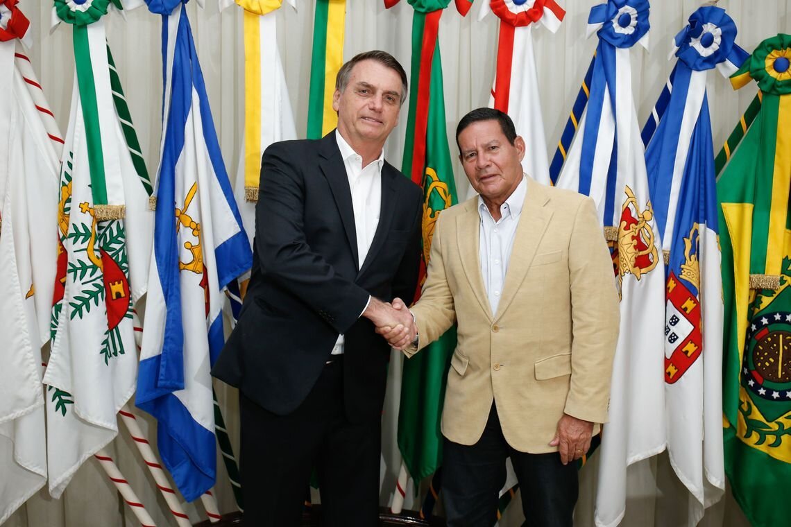 Presidente Jair Bolsonaro, na transmissão de cargo para o Vice, Hamilton Mourão