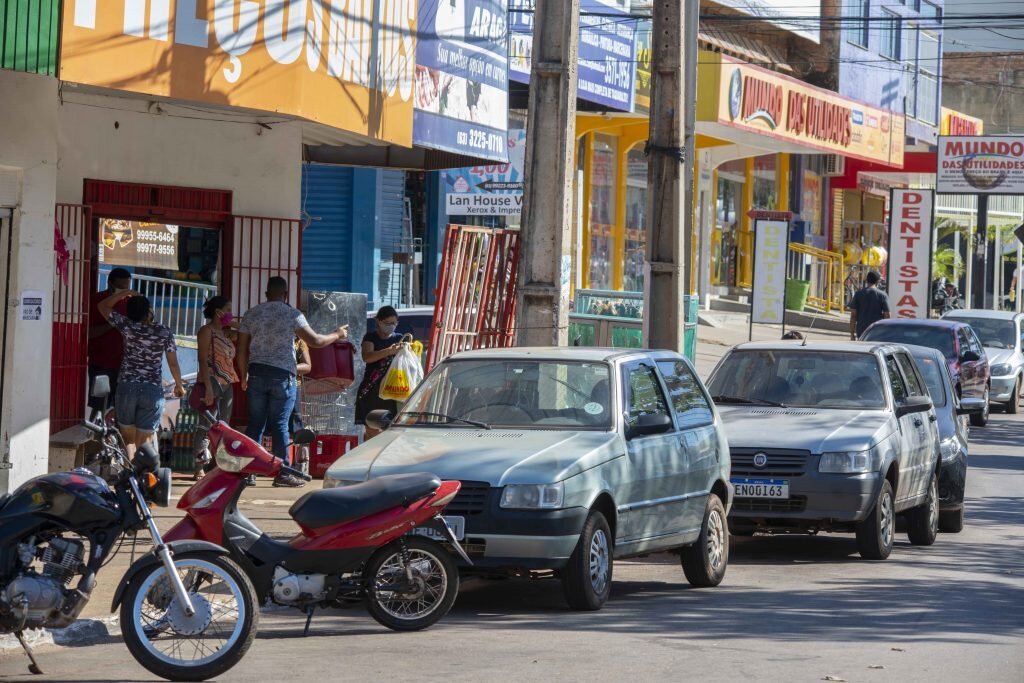Comércios da Avenida Tocantins, em Taquaralto