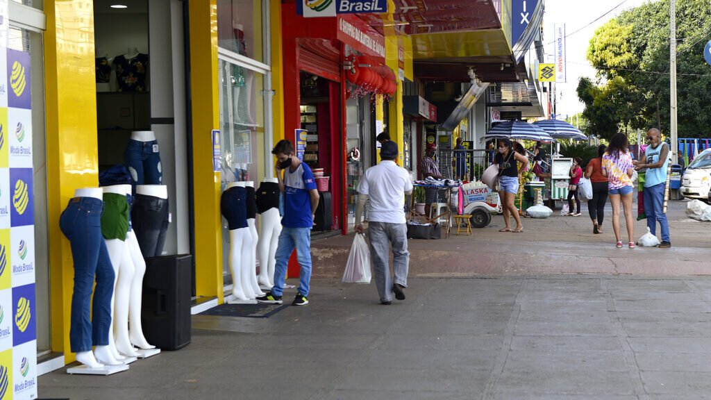 Comércio na Avenida JK, em Palmas