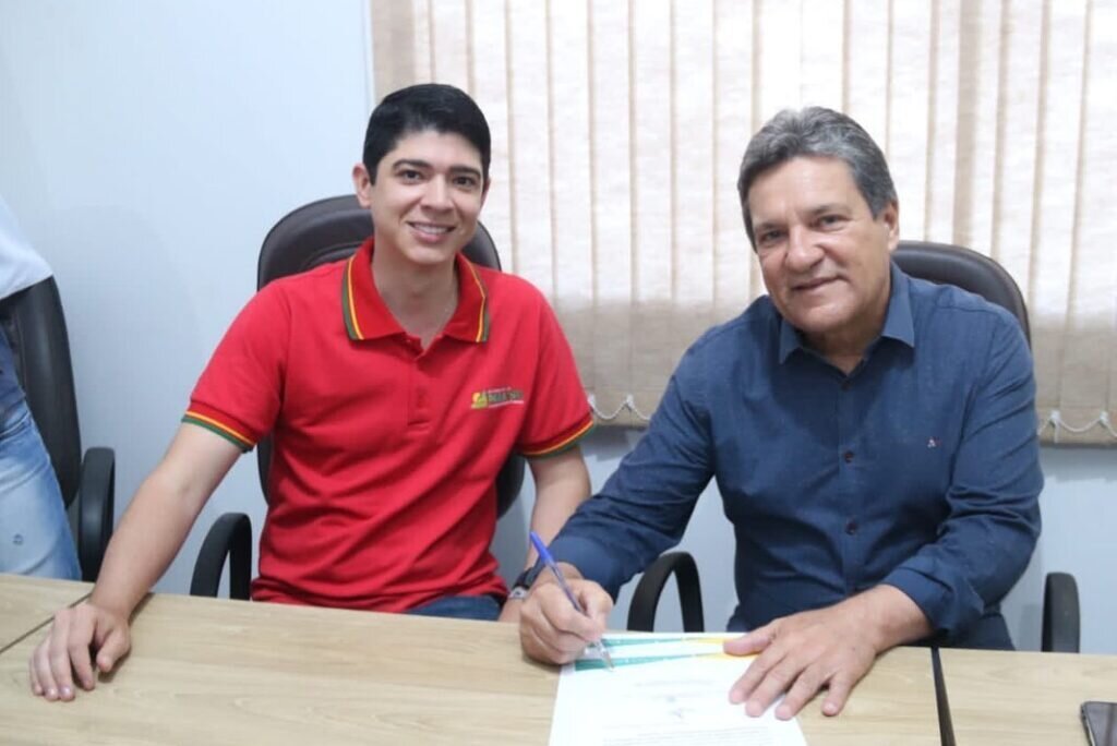 Prefeito de Paraíso do Tocantins, Celso Morais, com o deputado federal licenciado e pré-candidato a governador Osires Damaso