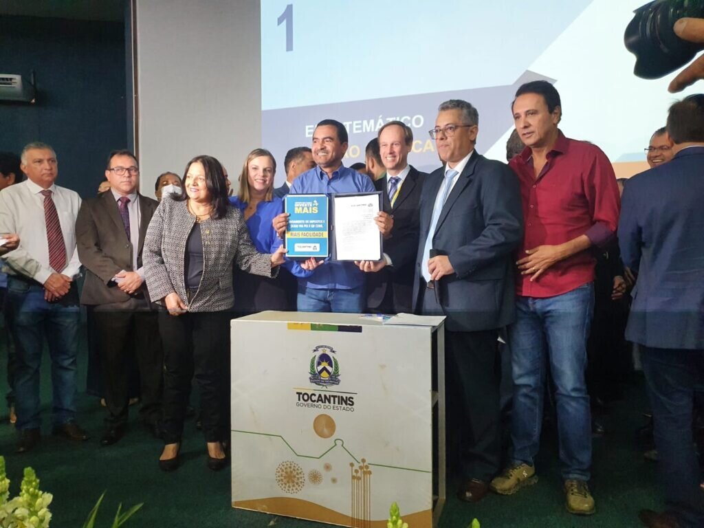 Governador Wanderlei Barbosa [centro] em evento sobre o balanço de oito meses de gestão