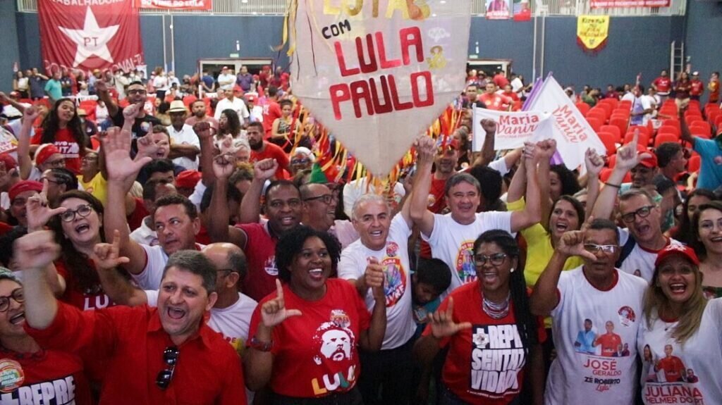 Paulo Mourão [centro] em convenção que o lançou como candidato a governador do Tocantins