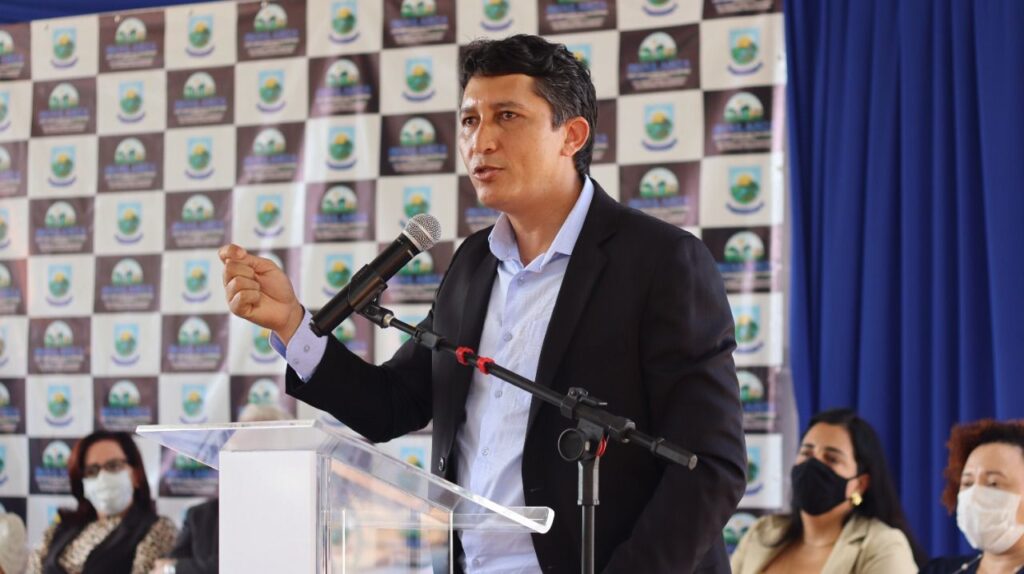 Prefeito de São Sebastião do Tocantins, Adriano Rodrigues