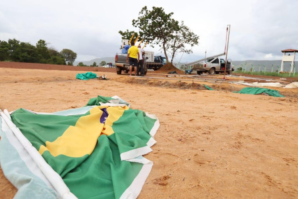 Acampamento de bolsonaristas próximo ao 22º Batalhão de Infantaria sendo desmontado em Palmas após decisão do Supremo