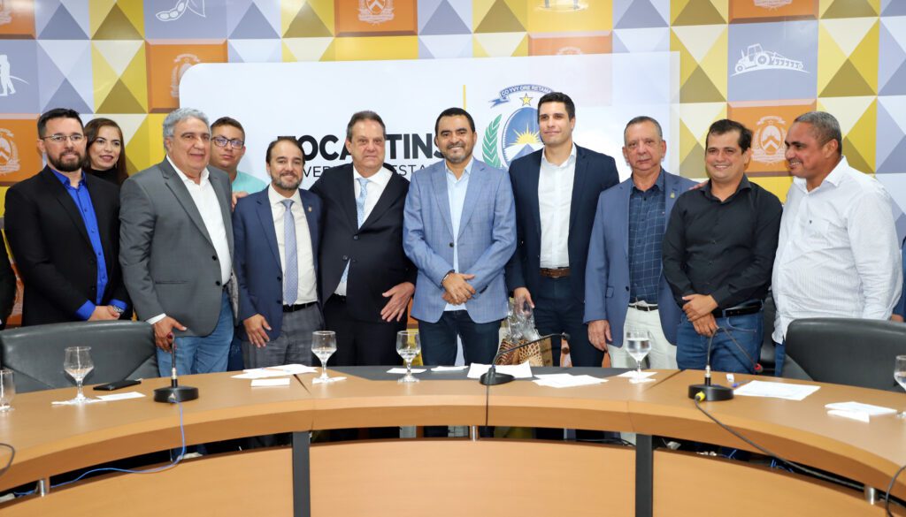 Reunião entre governo do Tocantins com representantes da Rumo, operadora da Ferrovia Norte-Sul