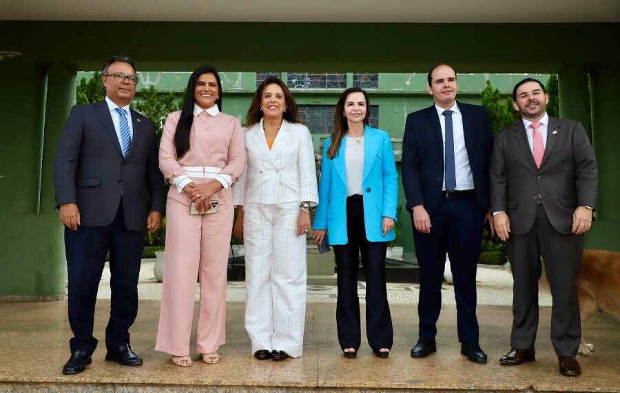 Ao lado da primeira-dama do TO, senadora Professora Dorinha conhece programas sociais de Goiás