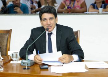 Fevereiro Roxo Professor Júnior Geo é autor da Lei que institui a Política de Proteção dos Direitos da Pessoa com Fibromialgia no Tocantins