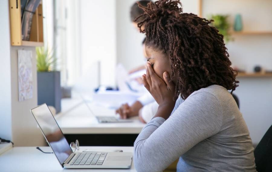 Pesquisa aponta que aproximadamente 30% dos brasileiros são vítimas da Síndrome de Burnout