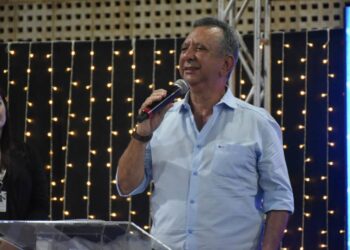 Antonio Andrade prestigia entrega de notebooks do Profe Digital para profissionais da rede estadual de educação em Porto Nacional