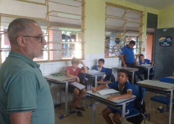 Escritor João Gomes participa de roda de conversa em escola municipal de Tocantínia