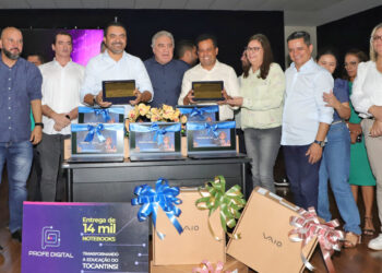 Estado entrega mais de mil notebooks aos professores da regional de Araguaína