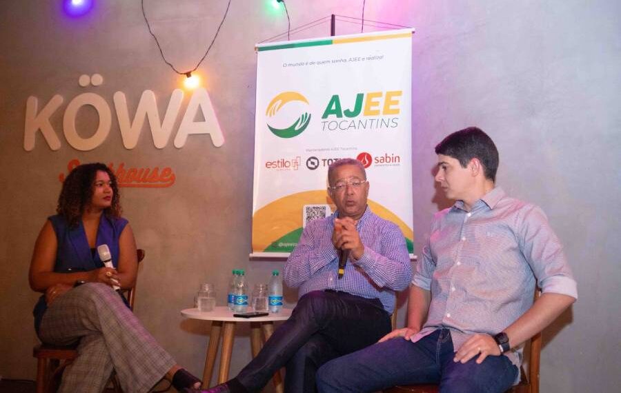 Tom Lyra ministra Palestra com o tema Empreendedorismo, gestão pública e Liderança realizada por AJE em Palmas