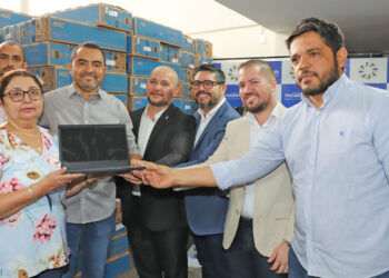 Com investimento de R$ 12 milhões, Estado entrega 3.129 computadores para modernizar serviço público
