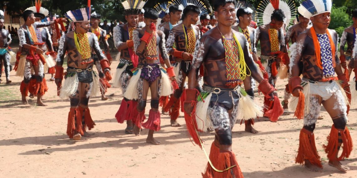 GIRO PELO TO / Cerimônia reúne 3 mil indígenas na Ilha do Bananal e ex-craque Diego Ribas em Palmas