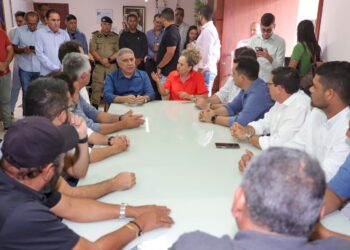 Em Gurupi, Laurez articula implementação de esmagadora de gergelim e inaugura Comando de Policiamento