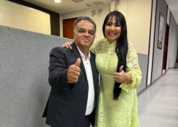 A convite de Janad Valcari, Pr. Claudemir Lopes conduz culto da Frente Parlamentar Evangélica