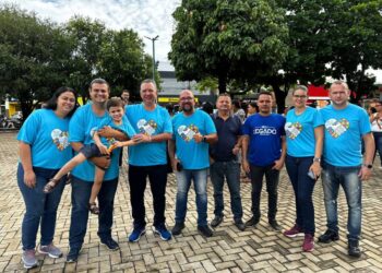 Antonio Andrade participa de Caminhada de Conscientização do Autismo em Porto Nacional