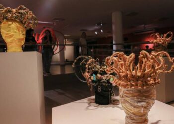 Artista visual Rogo receberá escolas para visitação guiada à exposição Entremeio