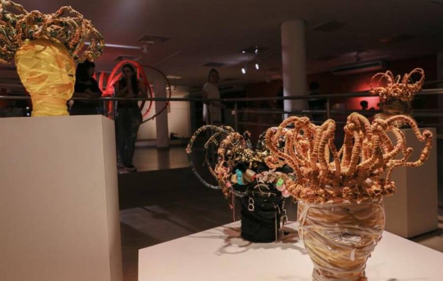 Artista visual Rogo receberá escolas para visitação guiada à exposição Entremeio