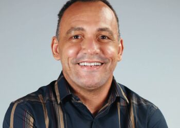 Justiça determina que prefeito Clayton Paulo deixe de se autopromover em eventos e plataformas institucionais da Prefeitura de Nazaré