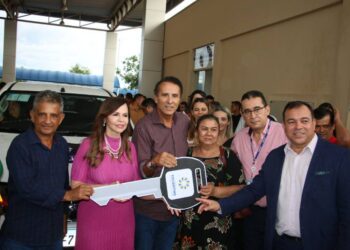 Deputado Federal Carlos Gaguim e Professora Dorinha Realizam Entrega Oficial das Caminhonetes em Defesa da Mulher