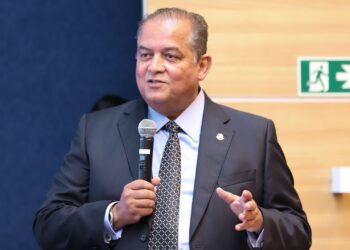 Presidente de comissão temática no Senado, Gomes participa de lançamento da TV 3.0 e defende inclusão das redes públicas no processo