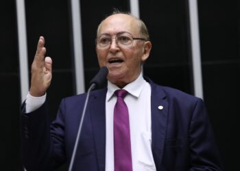 Da Tribuna da Câmara, Lázaro Botelho cobra ampliação de voos em Araguaína: “Desafio que precisa ser vencido”