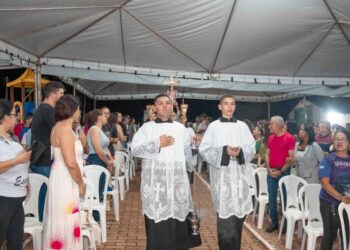 Missa de lava pés é realizada no alto da Serra do Estrondo, como parte da Programação da 64° Semana Santa em Paraíso