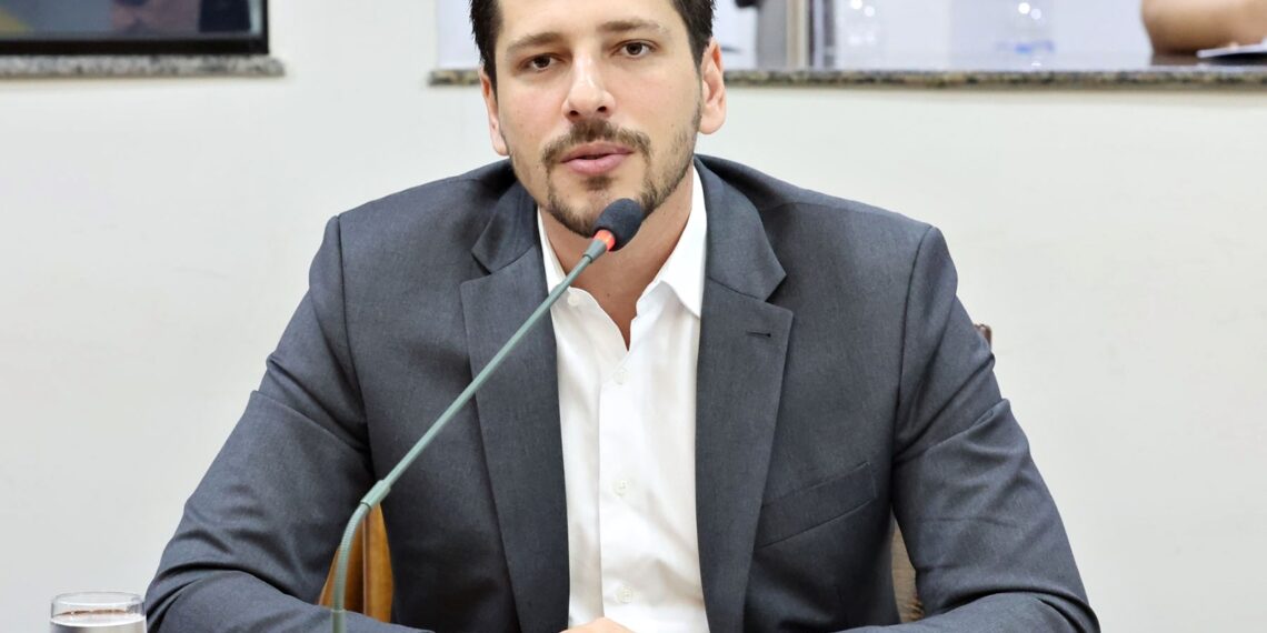 Olyntho Neto pede audiência pública sobre serviços de telefonia no Tocantins e mira instalação de CPI