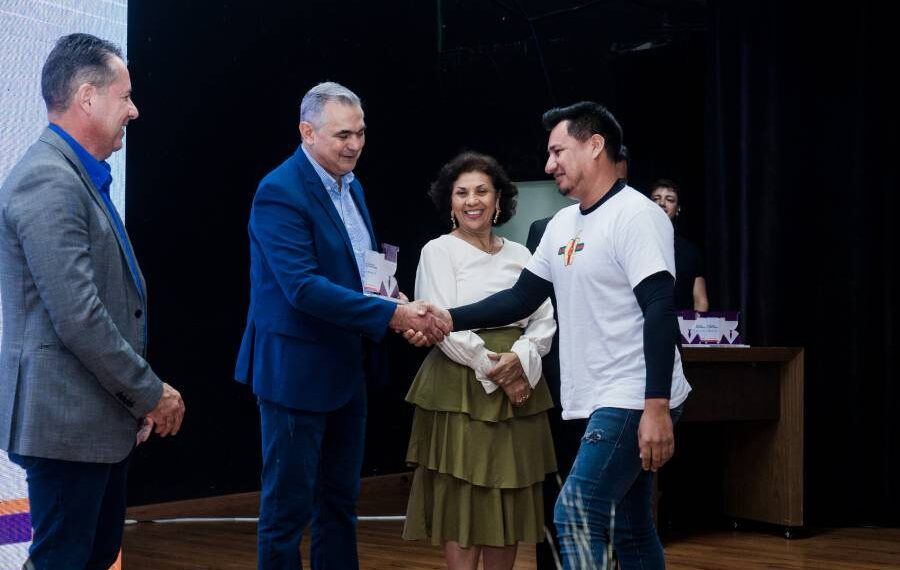 Professor indígena vence etapa regional do Prêmio Educador Transformador do Sebrae