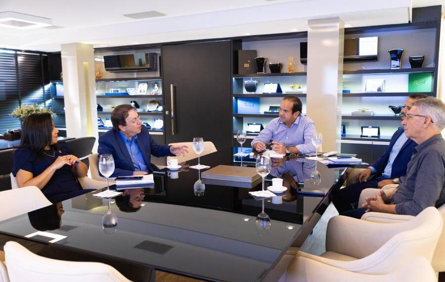 Roberto Pires recebe diretor geral do SENAI Nacional, Gustavo Leal, em Palmas