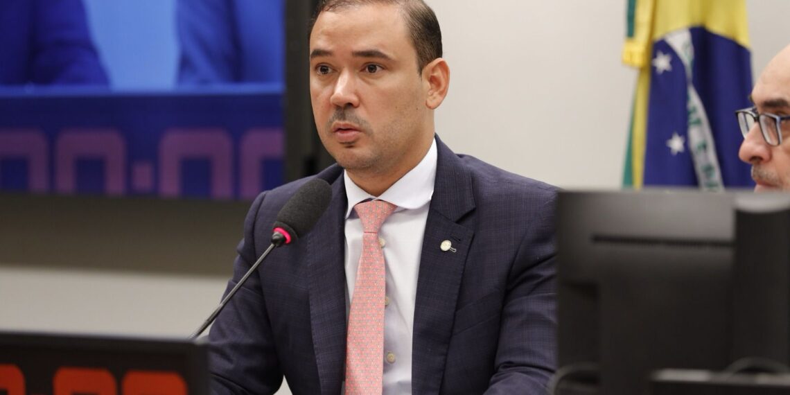 Bolsonarista, Vicentinho Jr. relata erro ao votar pelo retorno do seguro obrigatório para vítimas de acidentes, extinto pelo ex-presidente