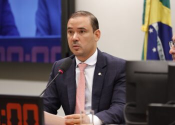 Bolsonarista, Vicentinho Jr. relata erro ao votar pelo retorno do seguro obrigatório para vítimas de acidentes, extinto pelo ex-presidente