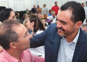 Em palanques opostos, Wanderlei e Wagner prestigiam abertura da Exposição do Polo Comercial e Industrial de Araguaína