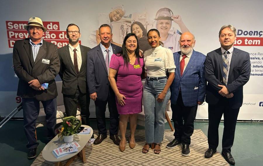 Deputado Antonio Andrade visita stand da Pró-Rim na Câmara Federal: apoio à Saúde Renal em pauta