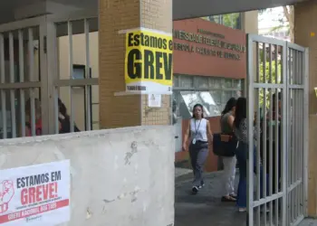 Governo propõe a servidores de universidades e institutos federais reajuste de 9% em 2025; sindicato classifica proposta de “irrisória e decepcionante”