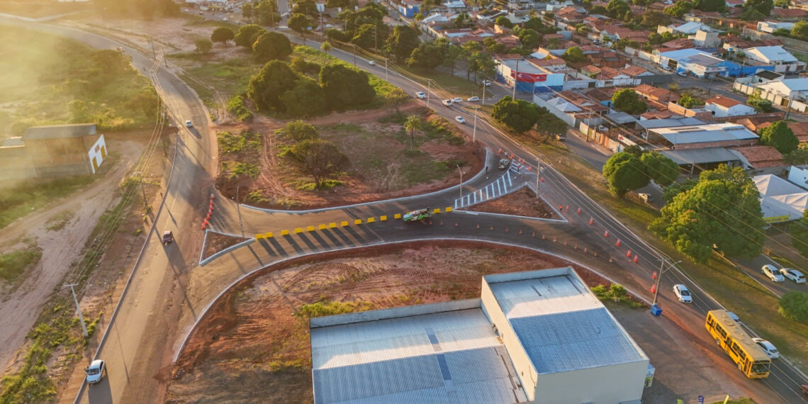Araguaína informa que trecho da Avenida Filadélfia em frente aos setores Coimbra, Patrocínio e Jardim das Flores passa a ser mão única