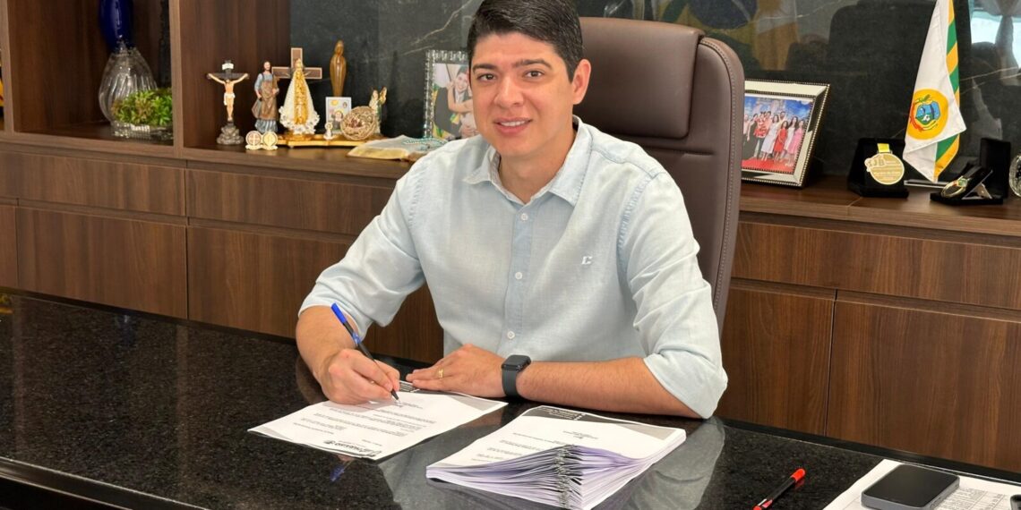 Com 257 vagas previstas, Celso Morais assina nomeação dos aprovados no concurso público de Paraíso do Tocantins