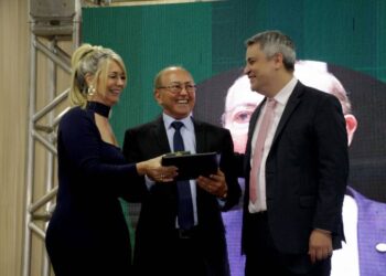 Deputado Lázaro Botelho recebe medalha de Honra ao Mérito da Defensoria Pública do Tocantins