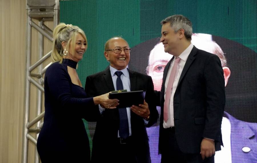 Deputado Lázaro Botelho recebe medalha de Honra ao Mérito da Defensoria Pública do Tocantins