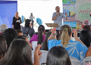 Governador Wanderlei inaugura Portal de Rio Sono nos 42 anos de emancipação e prestigia festa de Dia das Mães em Lizarda