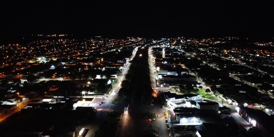 Após críticas a projeto, Prefeitura de Guaraí destaca que iluminação da BR-153 será por energia fotovoltaica e fala de economia de R$ 1,6 milhão/ano