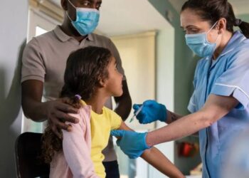 Relatório de Ayres, que cria programa de vacinação nas escolas públicas, vai à sanção presidencial