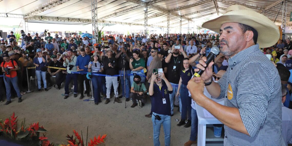 Agrotins volta a colocar Wanderlei e Laurez lado a lado após crise; governador defende que estrutura do parque seja usada durante todo o ano