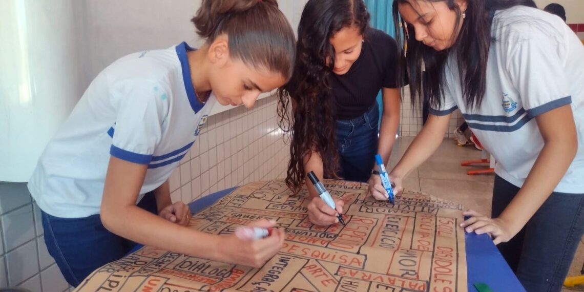 Alunos do ensino fundamental podem opinar sobre rede de ensino até sexta-feira; MEC prepara Programa Escola das Adolescências