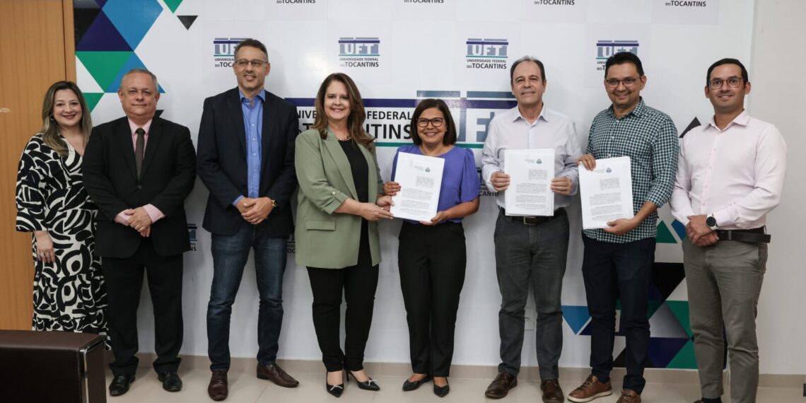 Capital assina contrato de R$ 3,2 milhões com UFT para realização do concurso da educação com 2,2 mil vagas para posse imediata; valor pode variar se houver mais de 30 mil inscrições