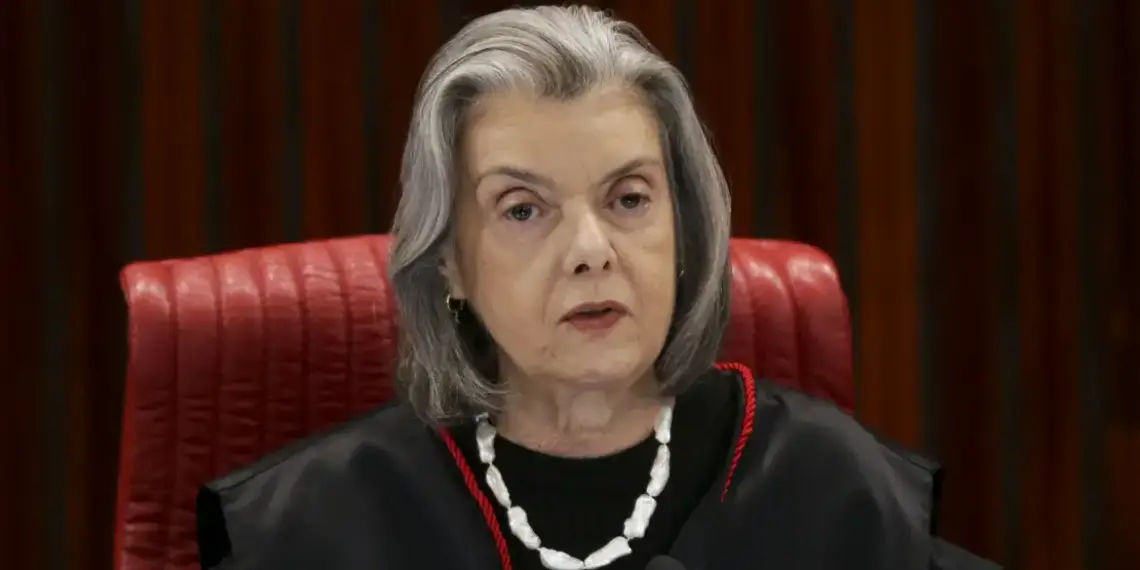 Ministra Cármen Lúcia é eleita presidente do TSE e avisa que vai continuar trabalho “em benefício da democracia brasileira”