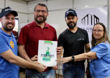 Itertins entrega títulos de regularização fundiária para 48 famílias de 9 municípios na Agrotins