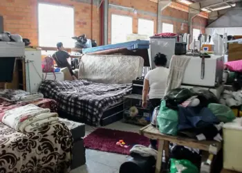 Número de desalojados no Rio Grande do Sul chega a 327 mil; 68,5 mil pessoas estão em abrigos