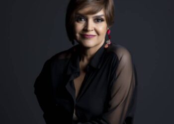 A Voz de Goiás, cantora Maria Eugênia comemora 30 anos de carreira com show em Palmas